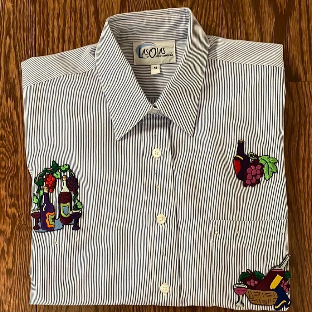 Las Olas Women’s Winery appliqué striped button front shirt blue white / sz M
